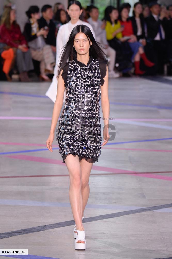 PFW - Shiatzy Chen Runway