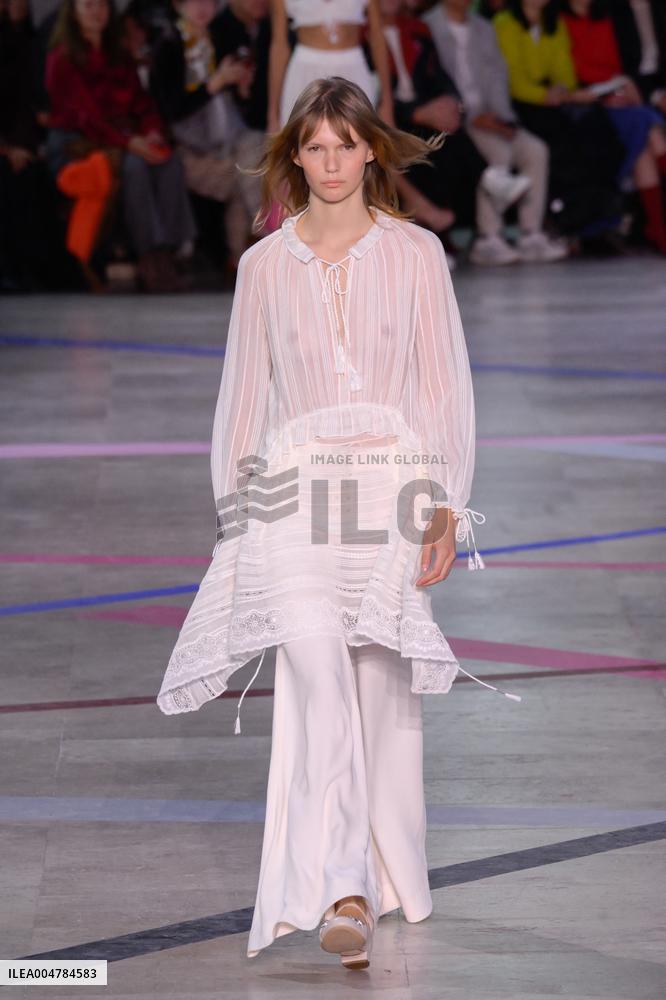 PFW - Shiatzy Chen Runway