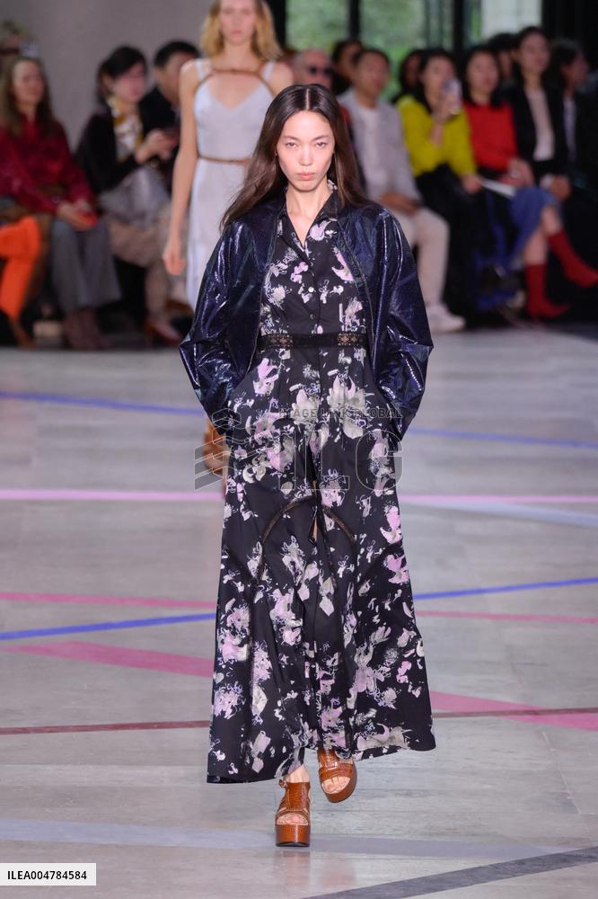 PFW - Shiatzy Chen Runway