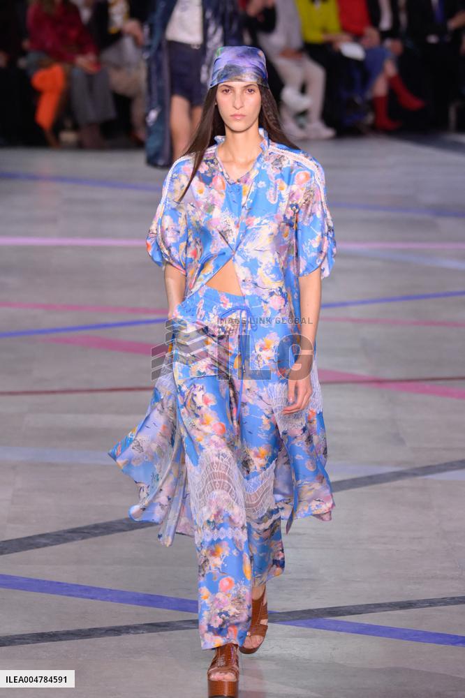 PFW - Shiatzy Chen Runway