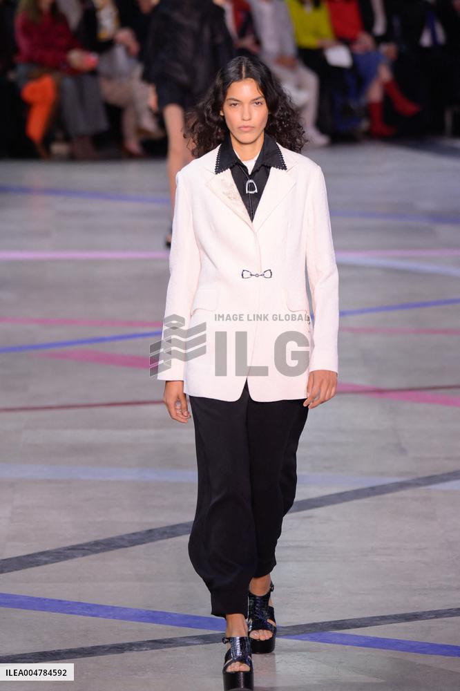 PFW - Shiatzy Chen Runway