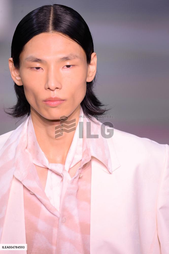 PFW - Shiatzy Chen Runway