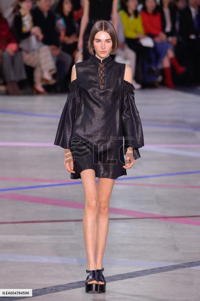 PFW - Shiatzy Chen Runway