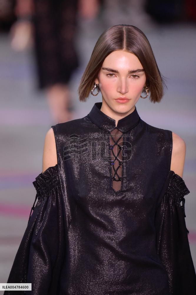 PFW - Shiatzy Chen Runway