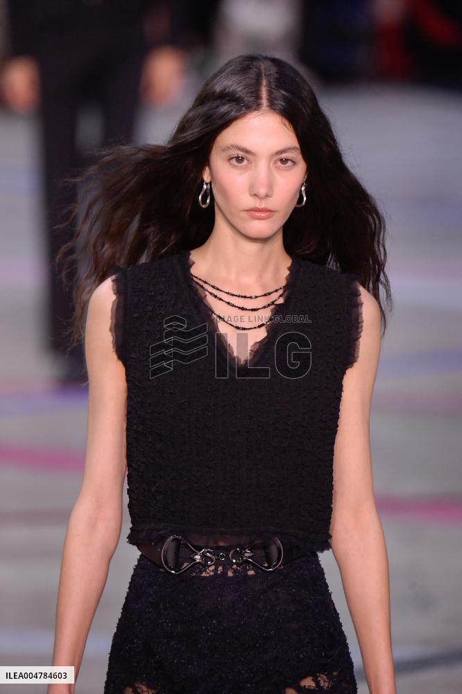 PFW - Shiatzy Chen Runway