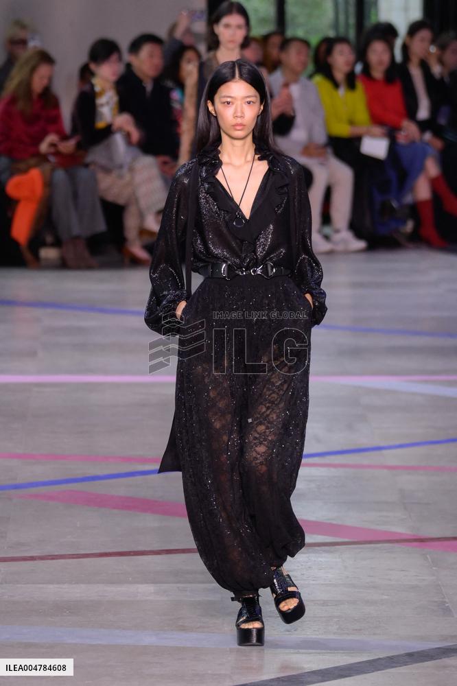 PFW - Shiatzy Chen Runway