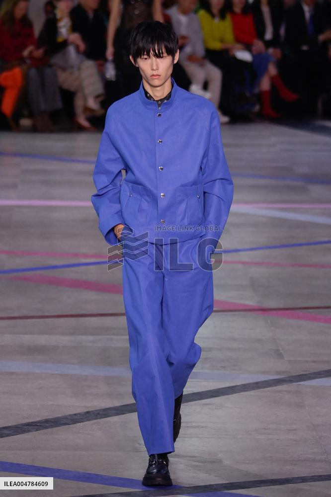 PFW - Shiatzy Chen Runway