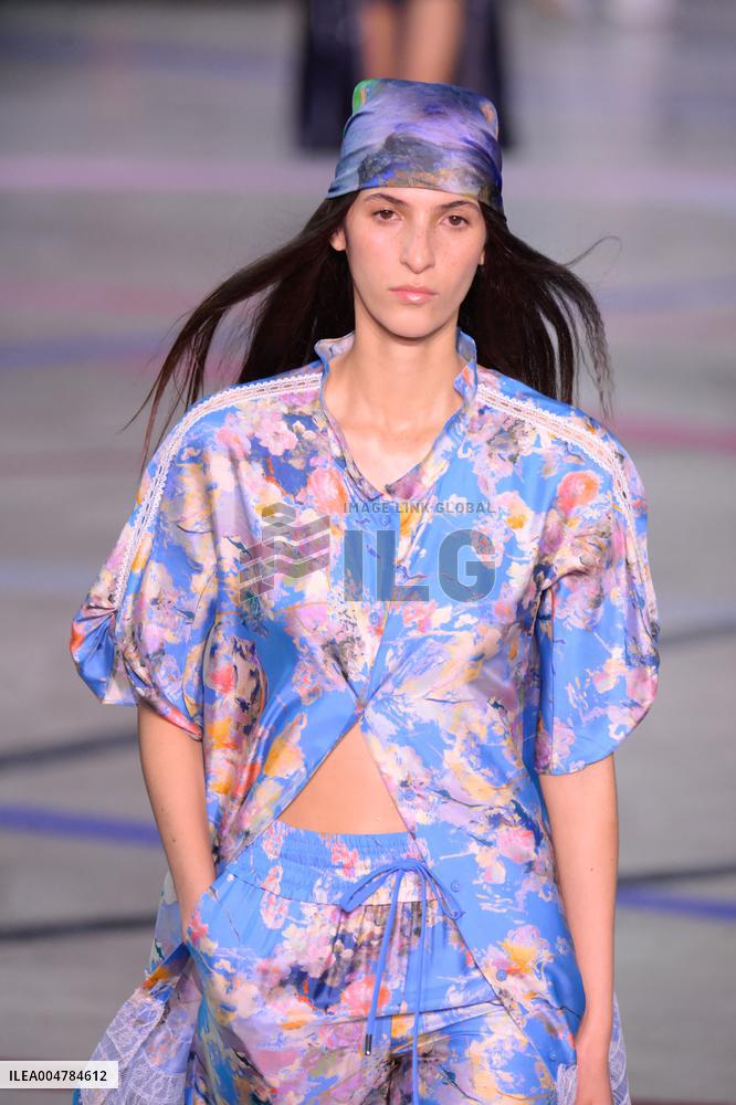 PFW - Shiatzy Chen Runway