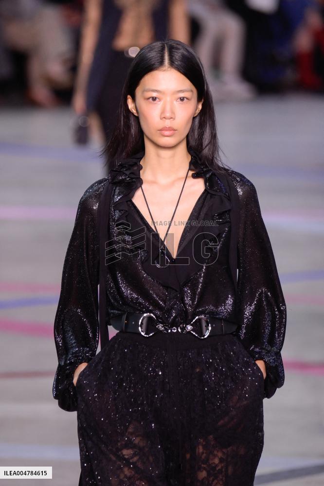 PFW - Shiatzy Chen Runway