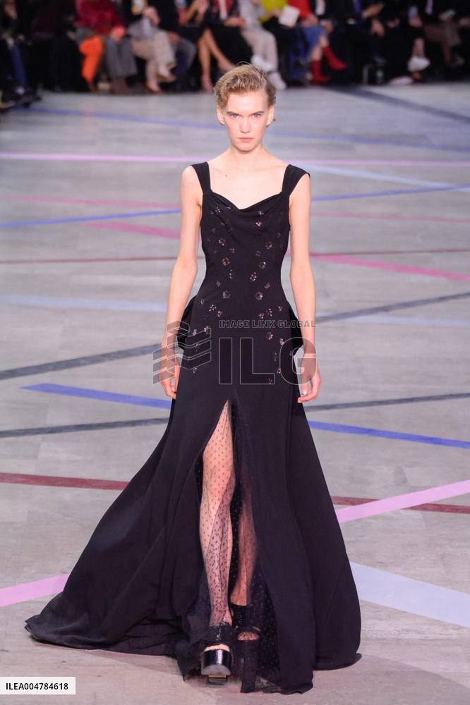 PFW - Shiatzy Chen Runway