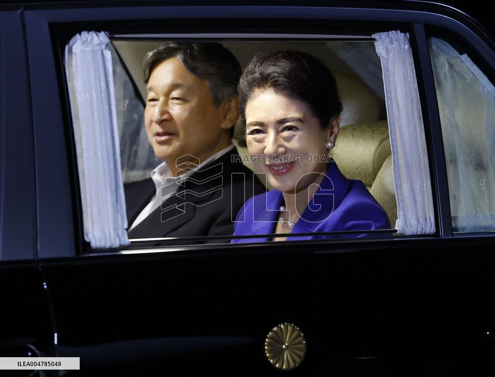 Japan emperor, empress visit World Exposition in Osaka