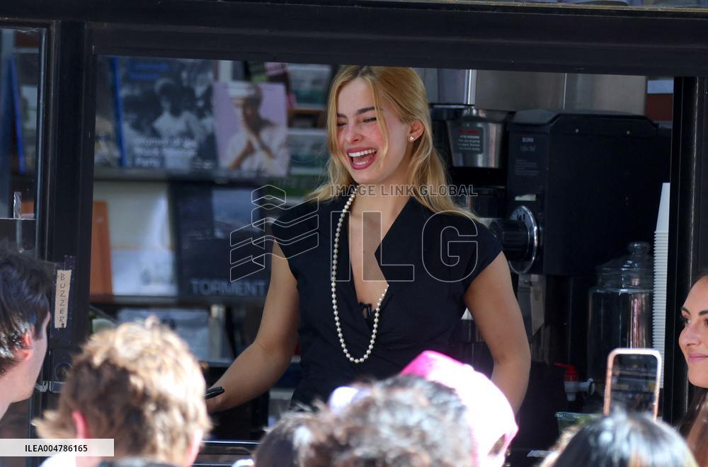 Addison Rae out in New York