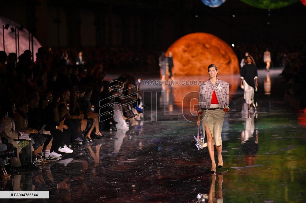 Chanel Runway Fashion Week Paris.FC