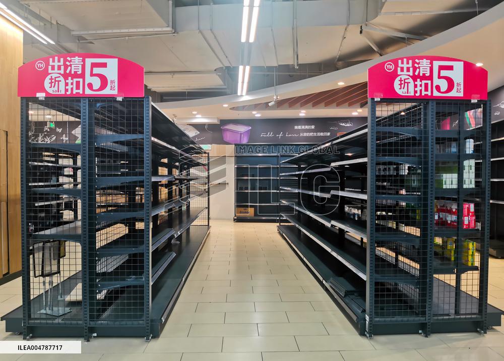 Offline Supermarkets Survival Status