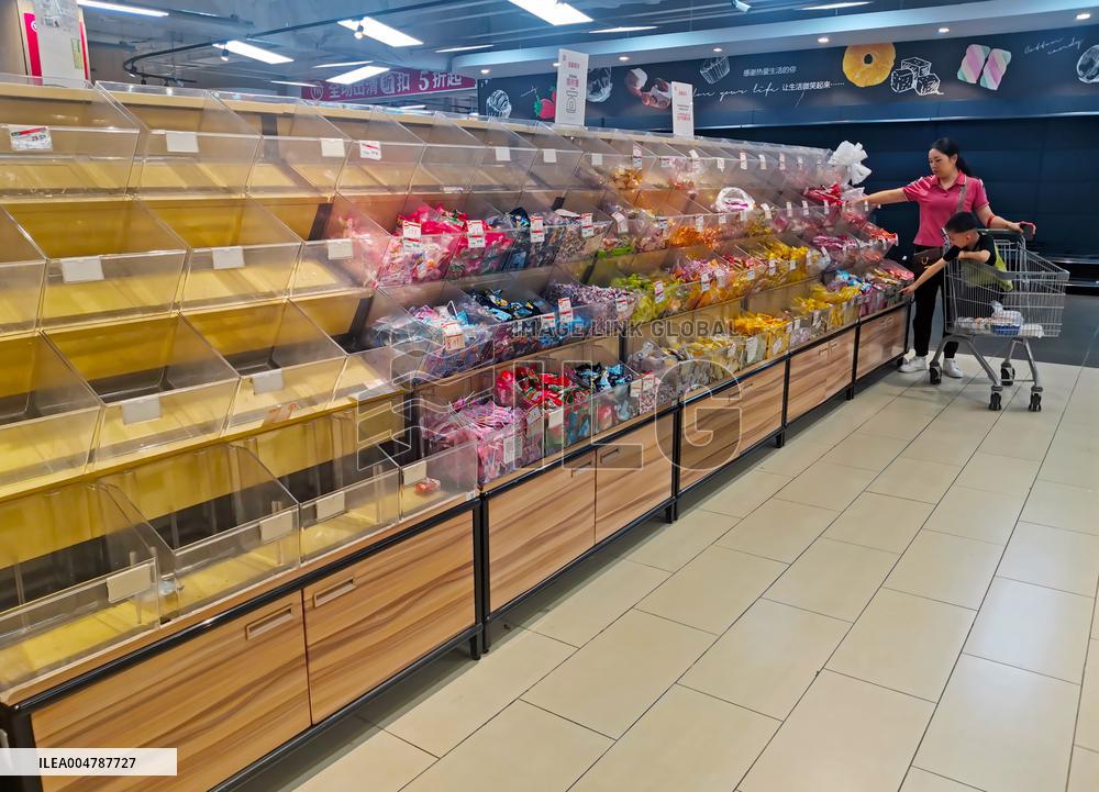 Offline Supermarkets Survival Status