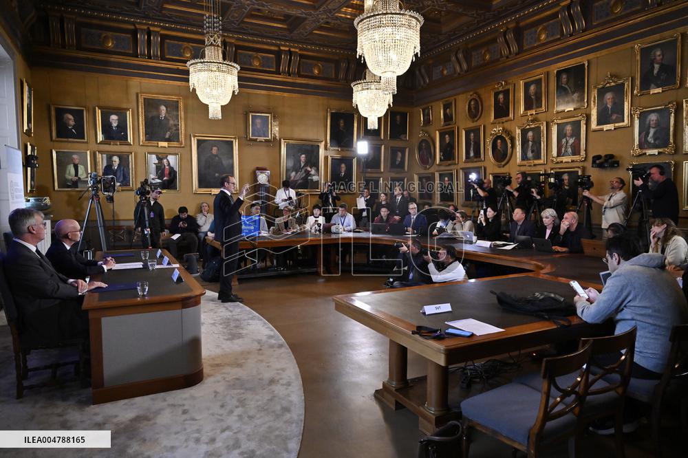 THE NOBEL PRIZE IN PHYSICS IS ANNOUNCED