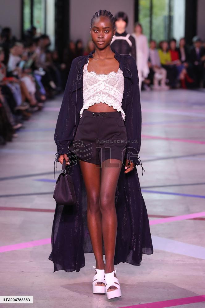 PFW - Shiatzy Chen Runway