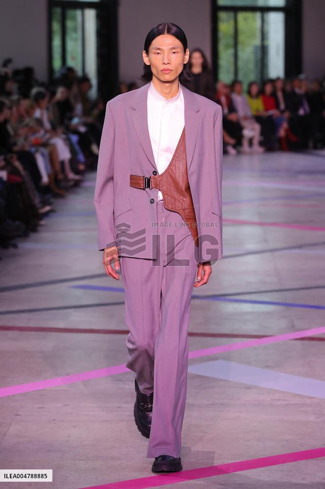 PFW - Shiatzy Chen Runway