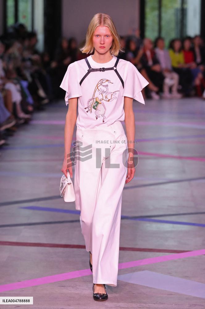 PFW - Shiatzy Chen Runway