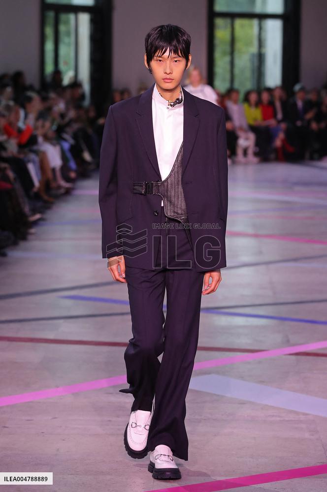 PFW - Shiatzy Chen Runway