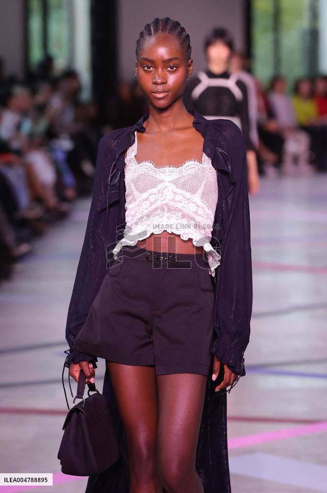 PFW - Shiatzy Chen Runway