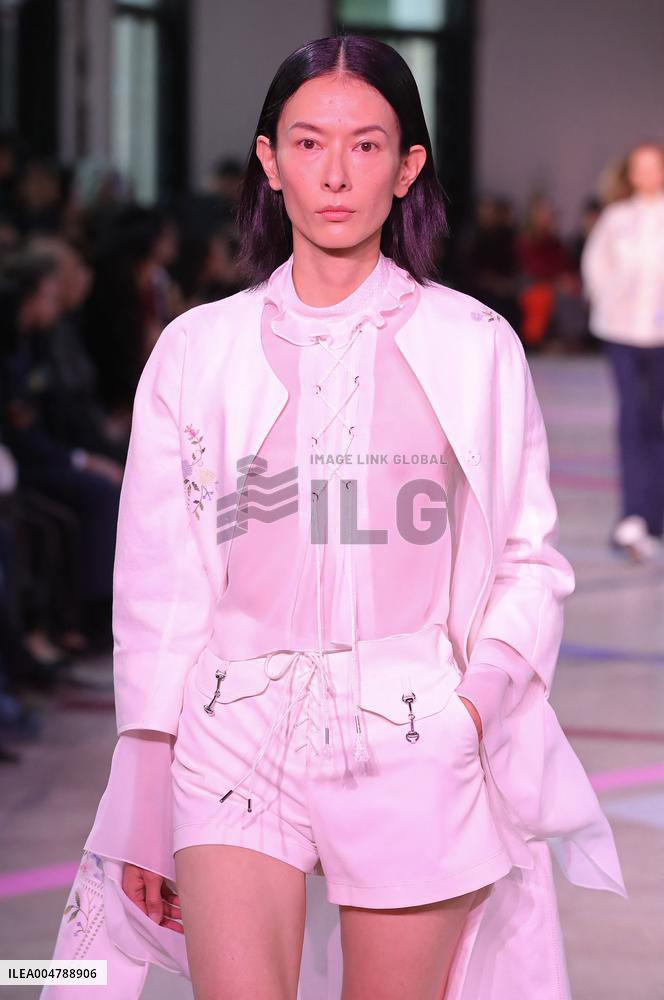 PFW - Shiatzy Chen Runway