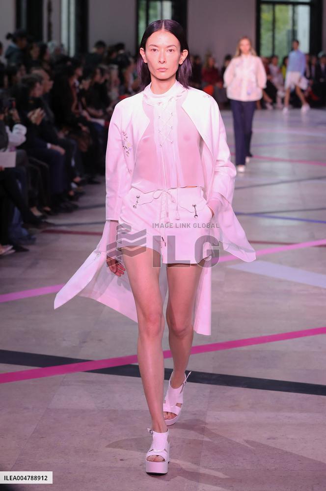 PFW - Shiatzy Chen Runway