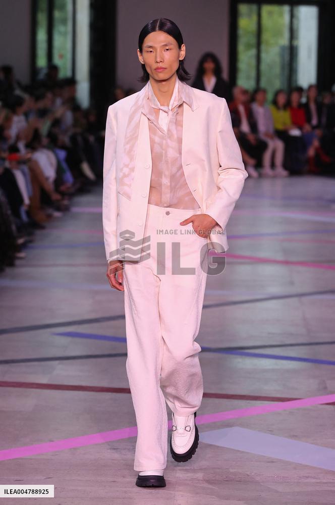 PFW - Shiatzy Chen Runway