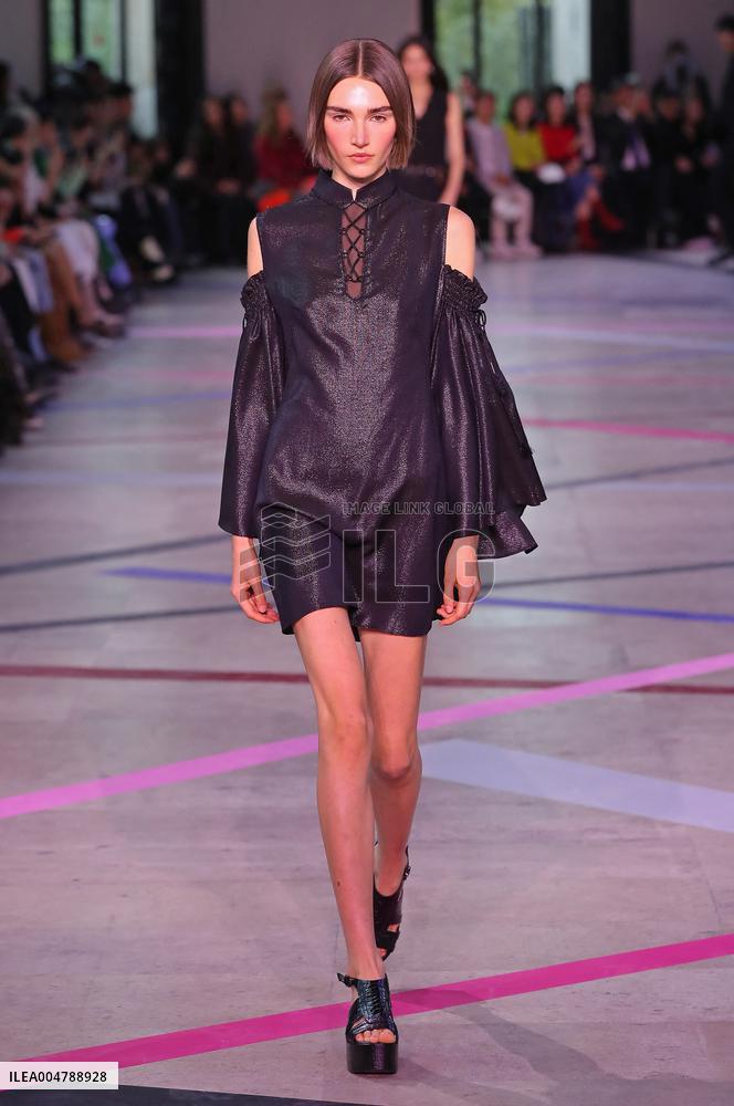 PFW - Shiatzy Chen Runway