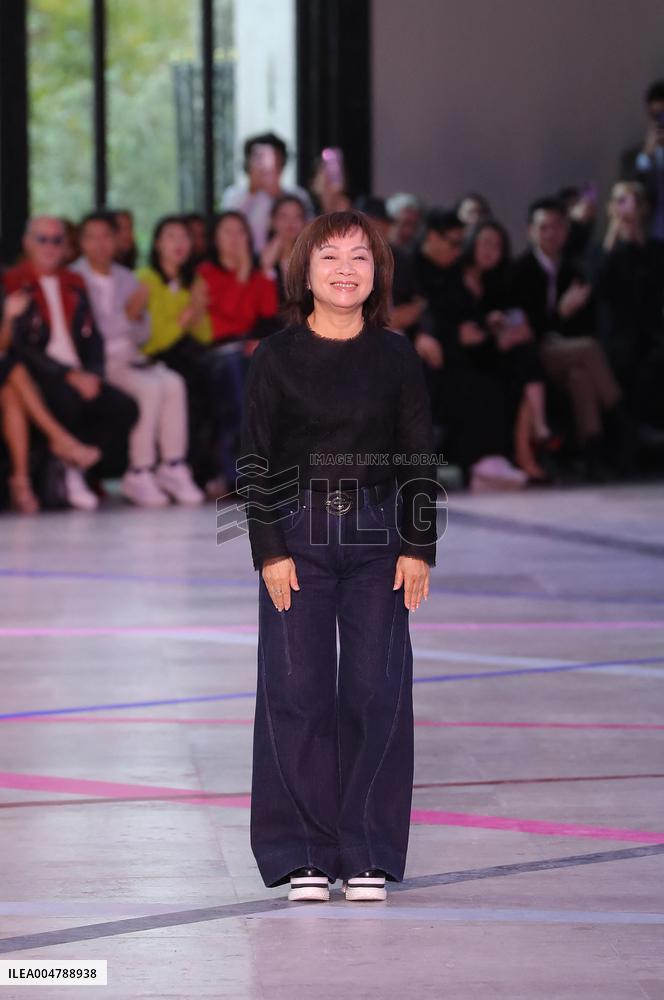 PFW - Shiatzy Chen Runway