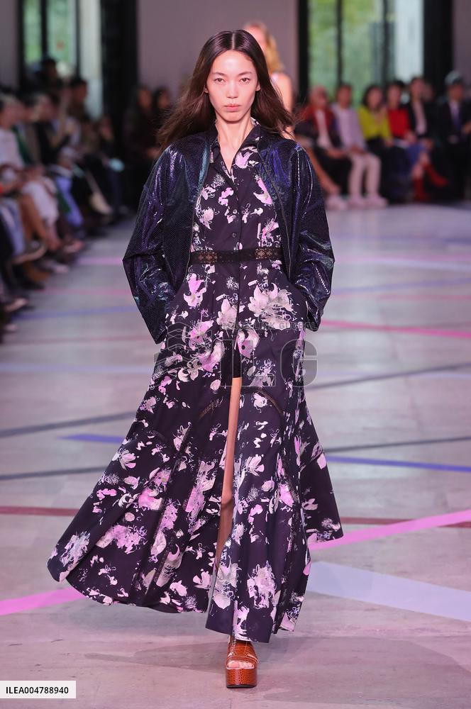 PFW - Shiatzy Chen Runway