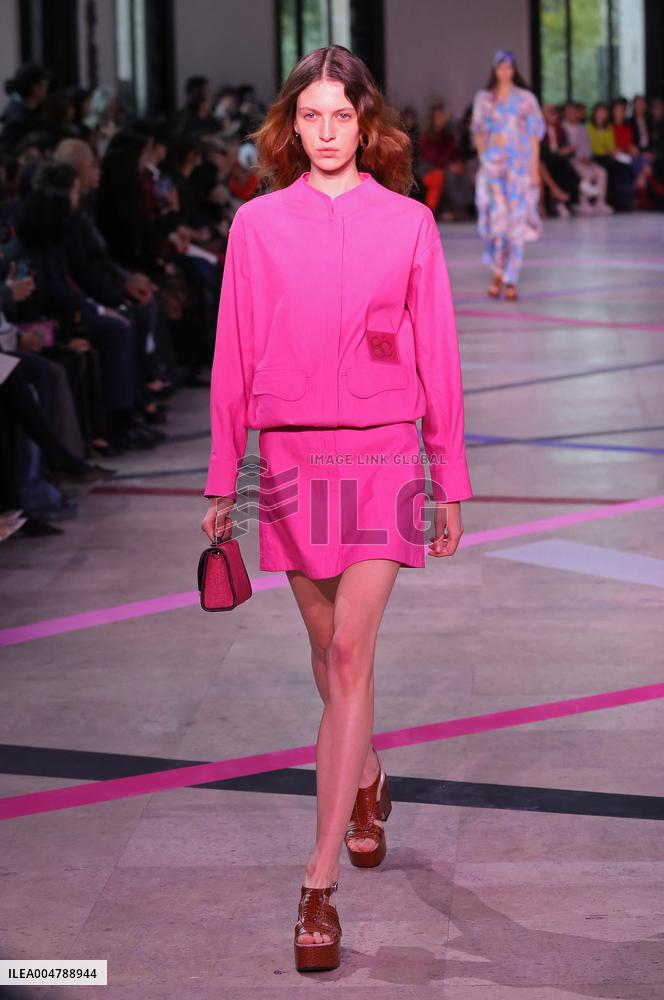 PFW - Shiatzy Chen Runway