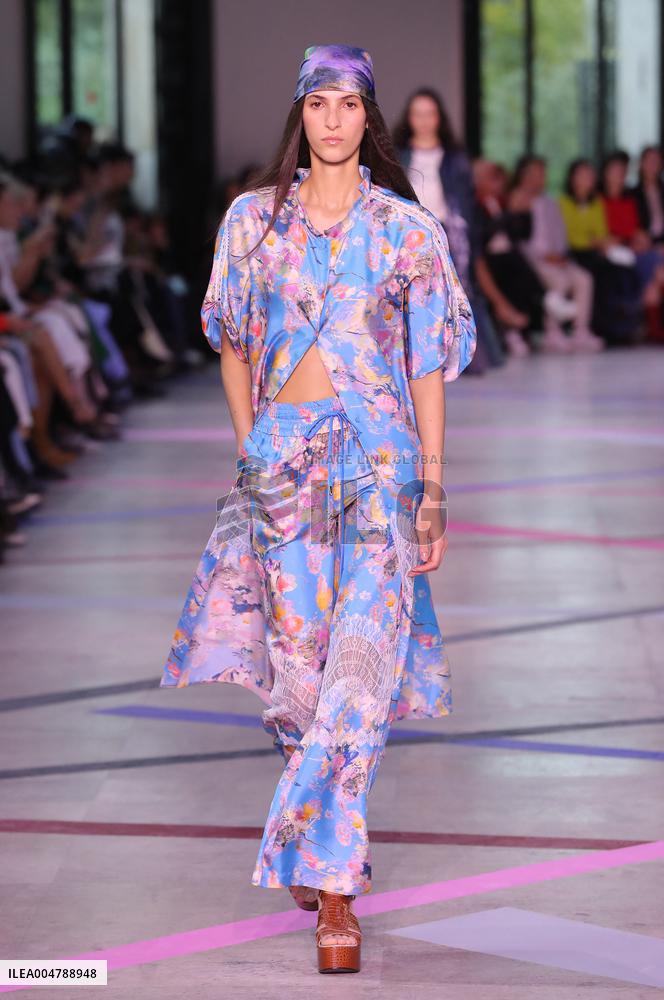 PFW - Shiatzy Chen Runway