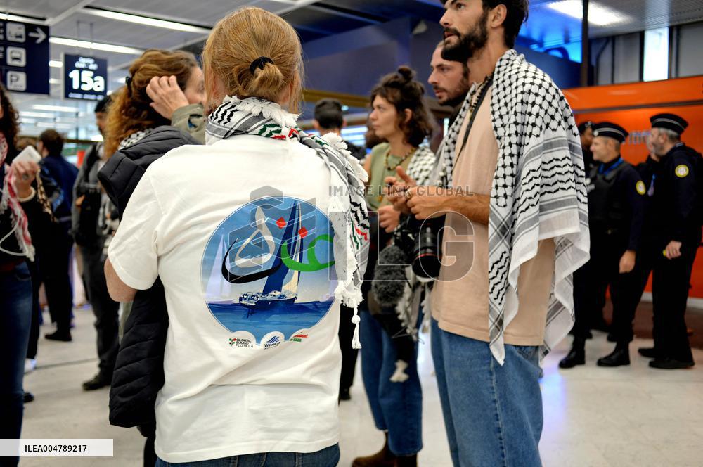 Rima Hassan and activists welcomed at Orly Airport