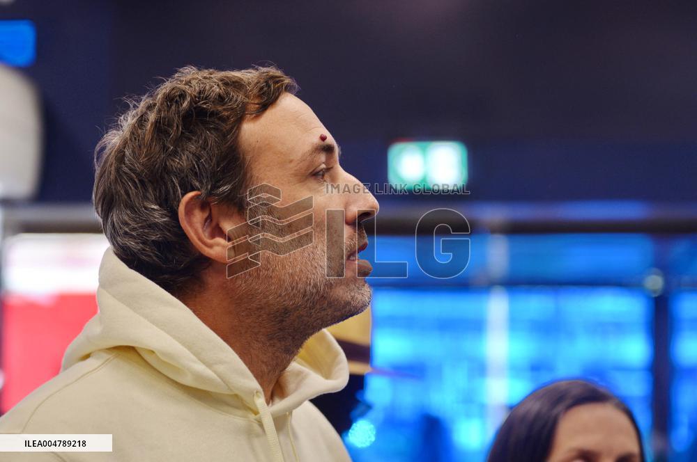 Rima Hassan and activists welcomed at Orly Airport