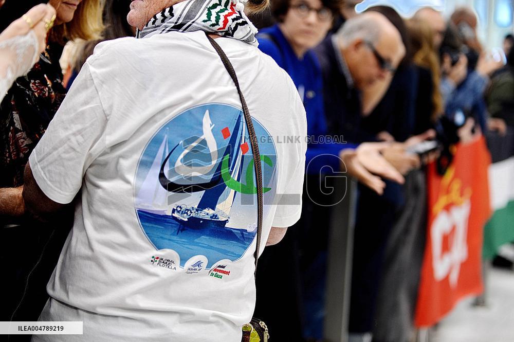 Rima Hassan and activists welcomed at Orly Airport