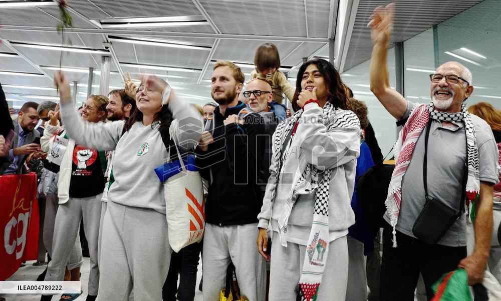 Rima Hassan and activists welcomed at Orly Airport