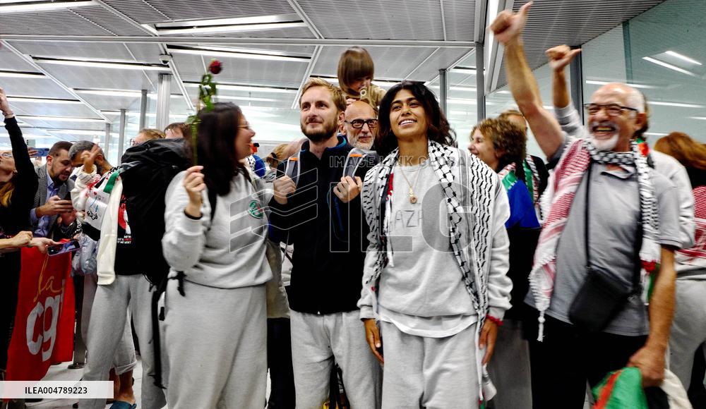 Rima Hassan and activists welcomed at Orly Airport