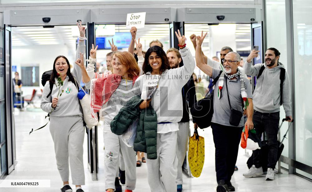 Rima Hassan and activists welcomed at Orly Airport