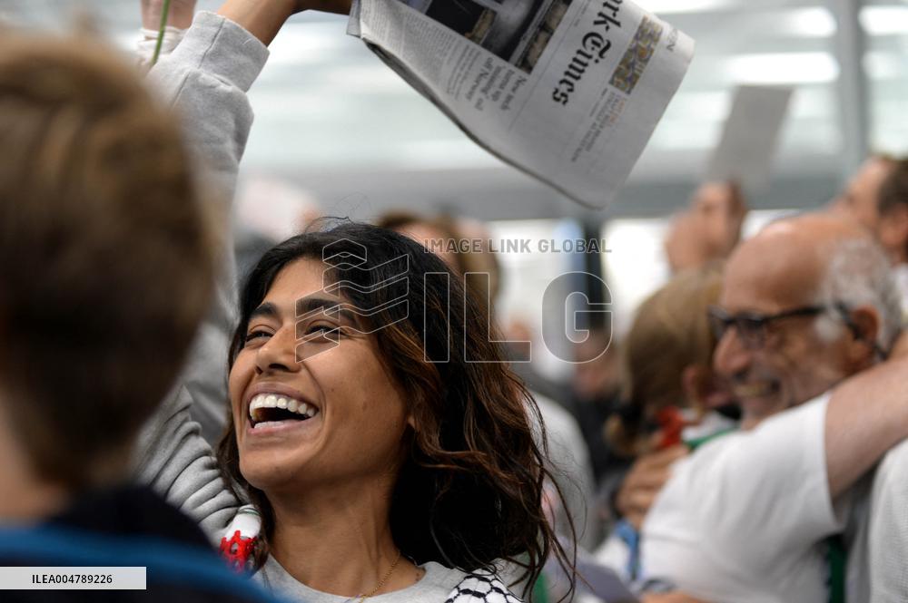 Rima Hassan and activists welcomed at Orly Airport