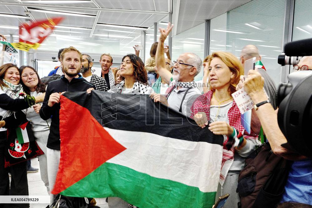 Rima Hassan and activists welcomed at Orly Airport