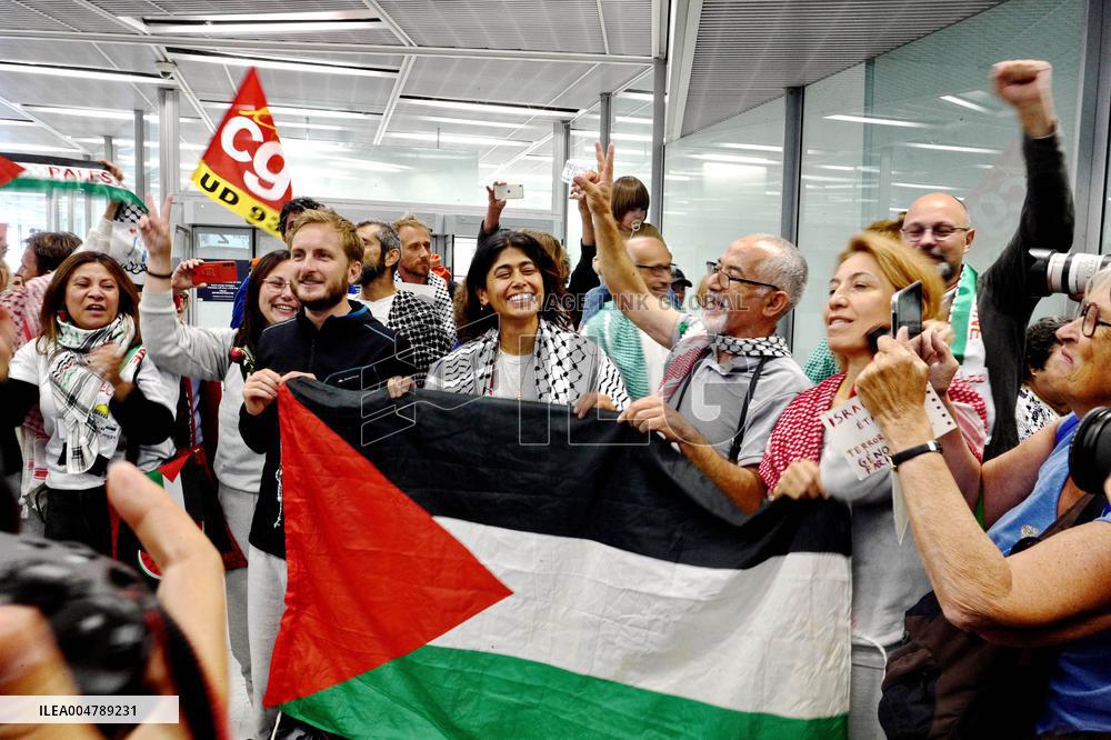 Rima Hassan and activists welcomed at Orly Airport