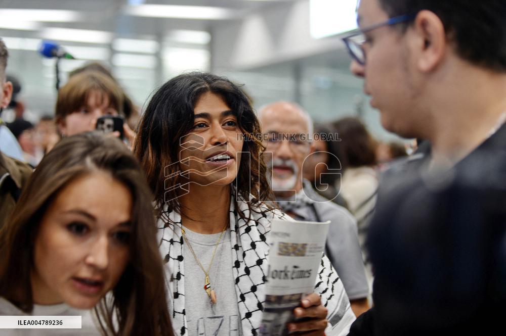 Rima Hassan and activists welcomed at Orly Airport
