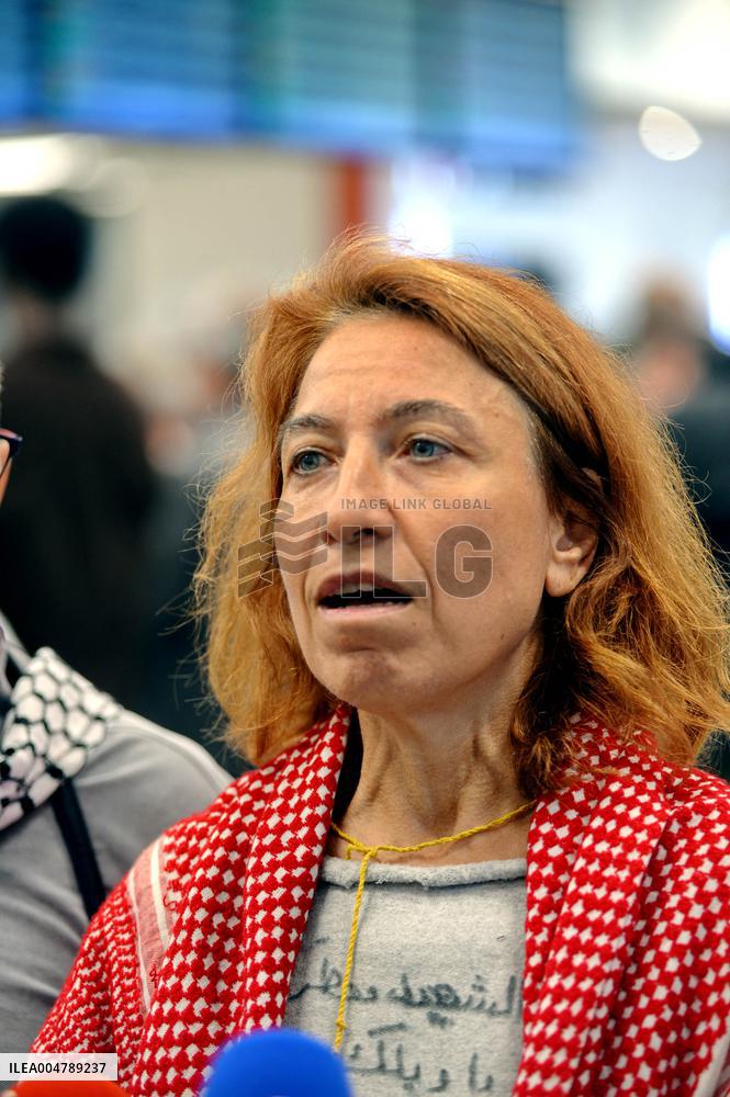 Rima Hassan and activists welcomed at Orly Airport