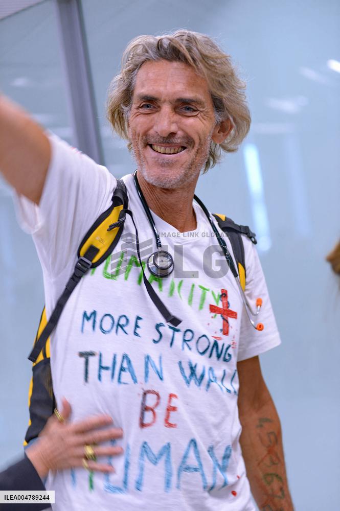 Rima Hassan and activists welcomed at Orly Airport