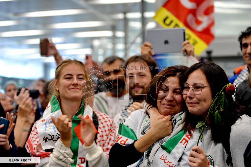 Rima Hassan and activists welcomed at Orly Airport