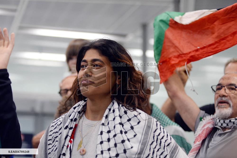 Rima Hassan and activists welcomed at Orly Airport