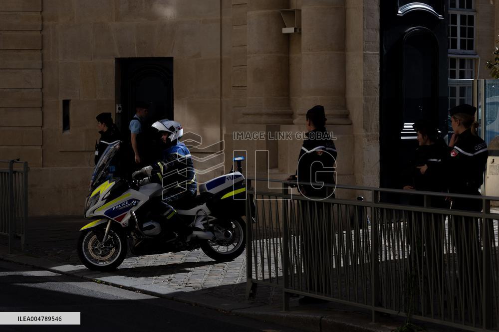Negotiations in Matignon after Prime Ministers Resignation - Paris AJ
