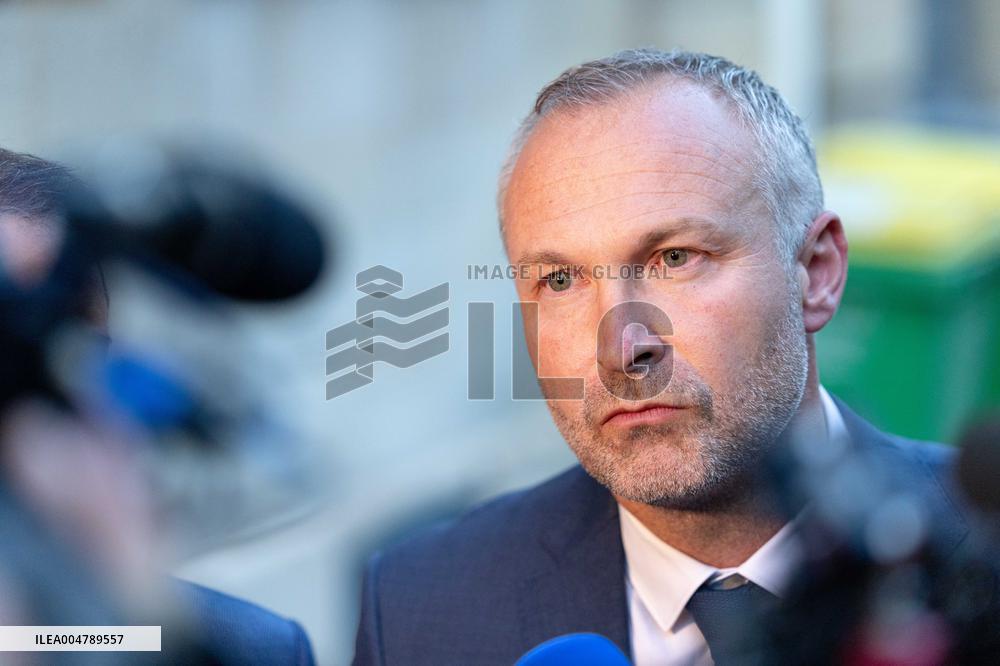 Negotiations in Matignon after Prime Ministers Resignation - Paris AJ