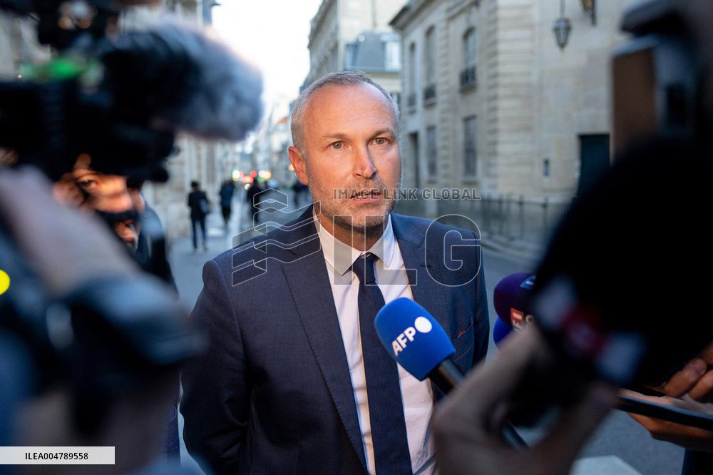 Negotiations in Matignon after Prime Ministers Resignation - Paris AJ